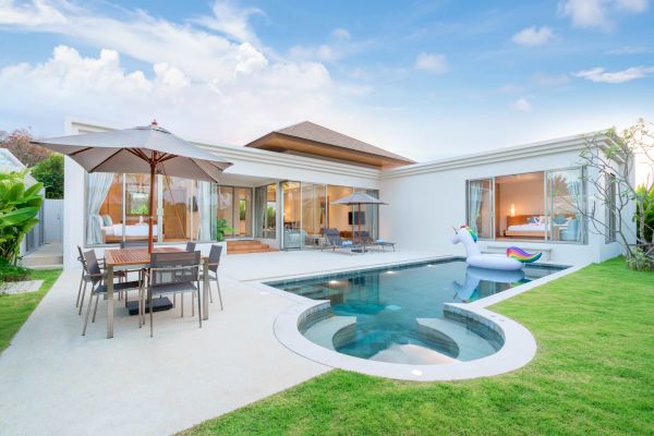 Cost of Pool Deck Pouring in Rockwall